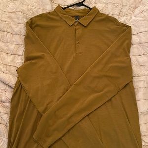 Men’s gold XL Lululemon shirt.